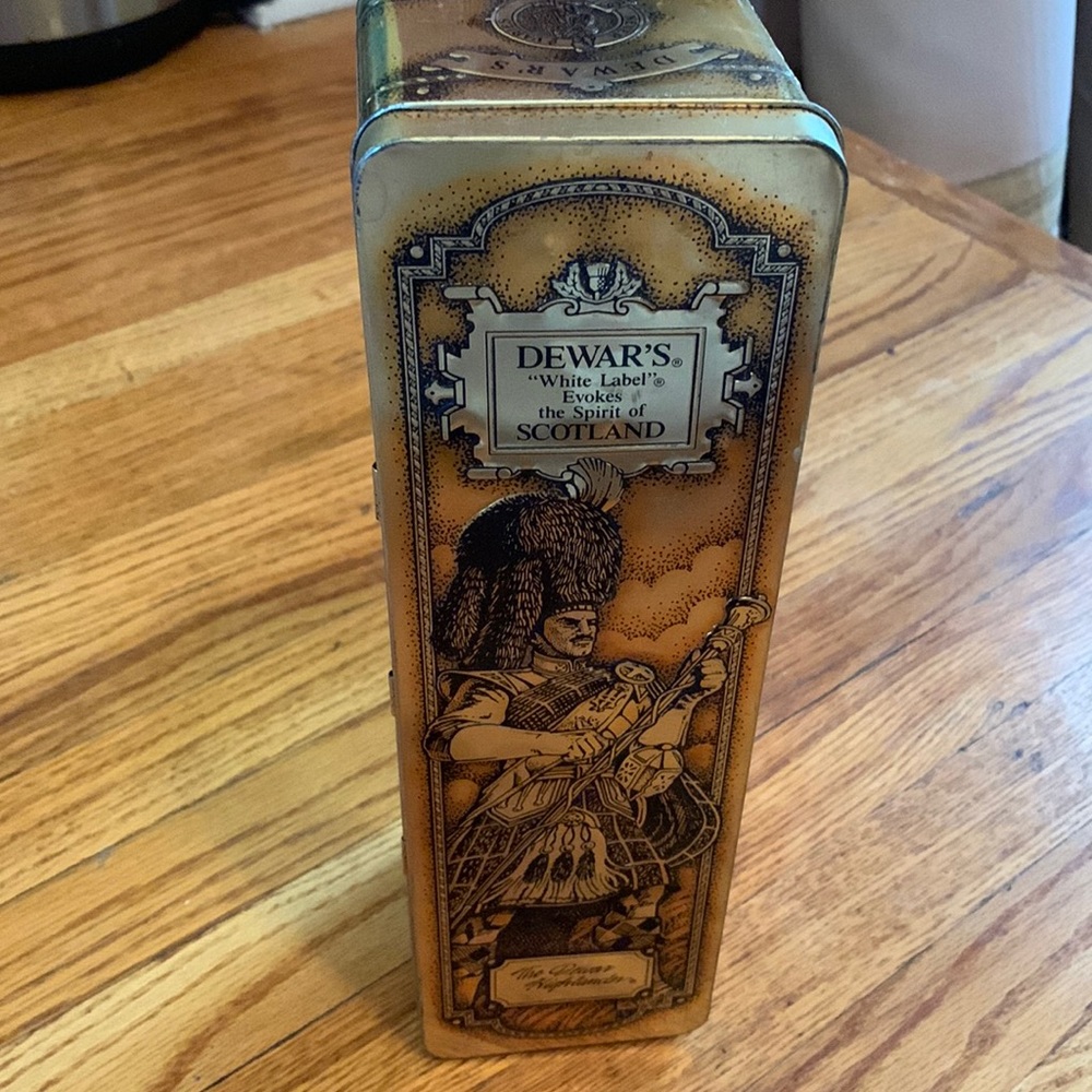 Dewar’s Highlander gold tone tin box 12” x 3.5” x 3.5” in good vintage condition